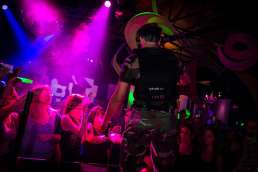 Stripteaseur Laon - Striptease Aisne - Réservez votre stripteaseur ou votre stripteaseuse dans le département de l'Aisne pour votre striptease a domicile.