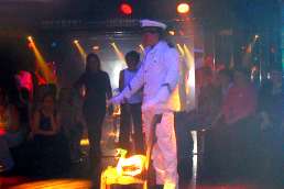 Chippendale Reims Lorenzo en tenue de marin dans la Meuse