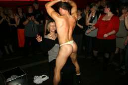 Striptease magique sur epernay avec le stripteaseur enzo venu de reims