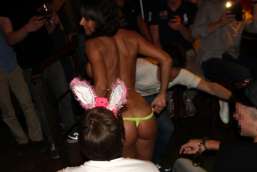 Stripteaseuse Compiegne - Striptease Oise avec la jolie AurÃ©lie
