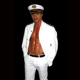 le stripteaseur Enzo, un stripteaseur pour organiser un enterrement de jeune fille